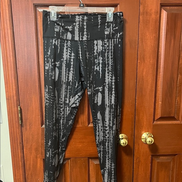 Danskin Pants - Danskin Black and Gray Patterned Leggings